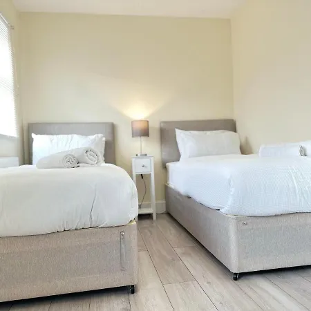 Cosy Home, 10Min Drv From Canary Wharf & Stratford